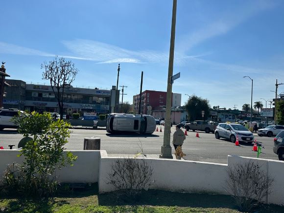 LA한인타운서 차량 전복 ‘아찔’ 교통사고